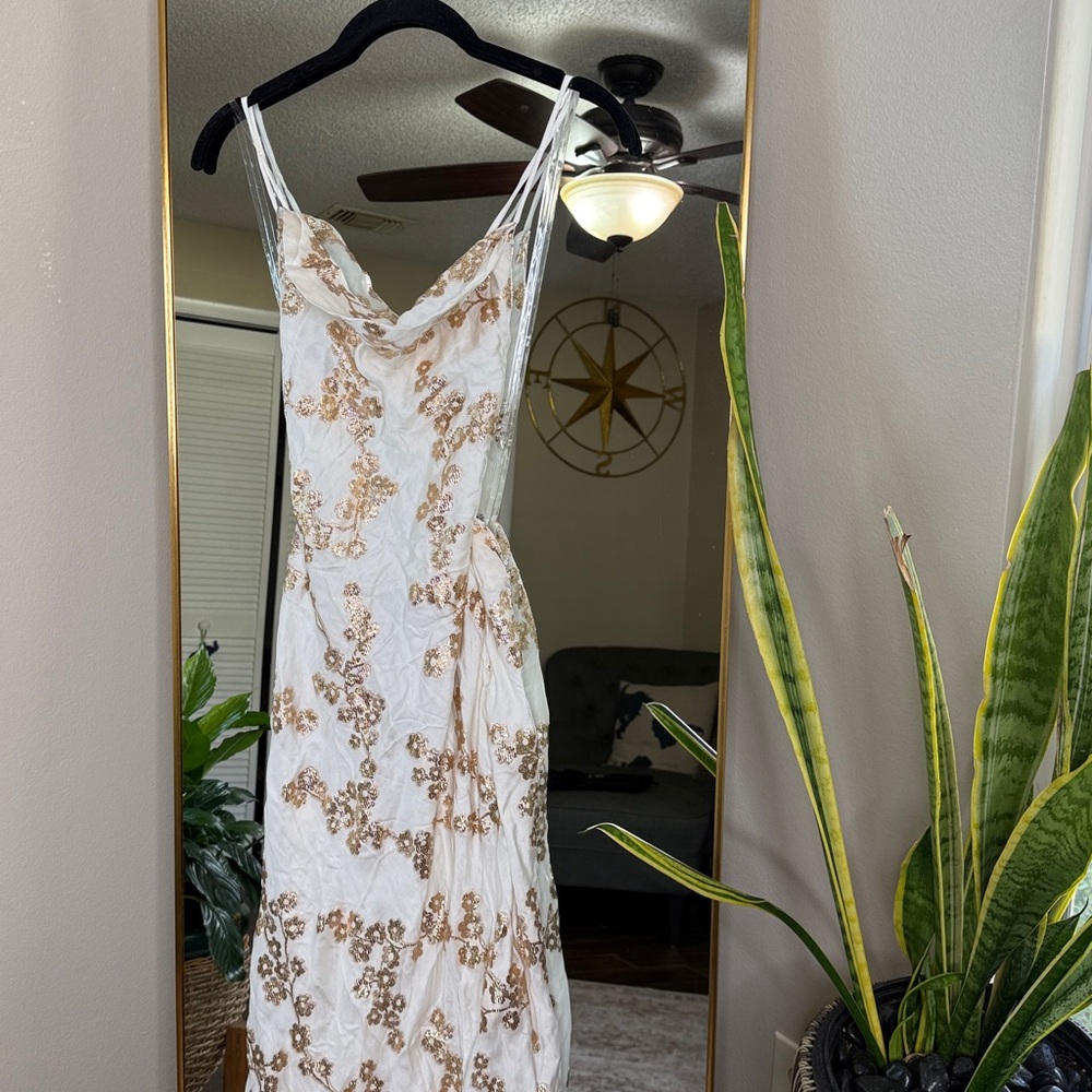 HOUSE OF CB 'Capriana' White & Gold Jacquard Satin Gown NWOT - Picture 6 of 7